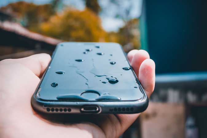 How To Get Water Out of Your Phone Speaker – Complete Guide