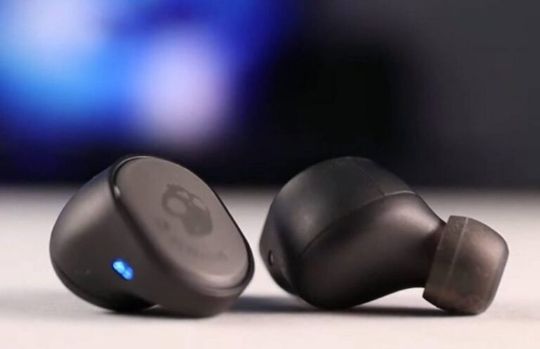 Skullcandy Left Earbud Not Working? – 4 step by step solutions